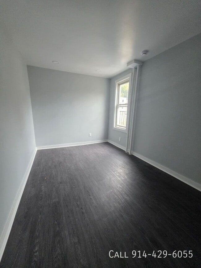 Building Photo - 132 Willow St