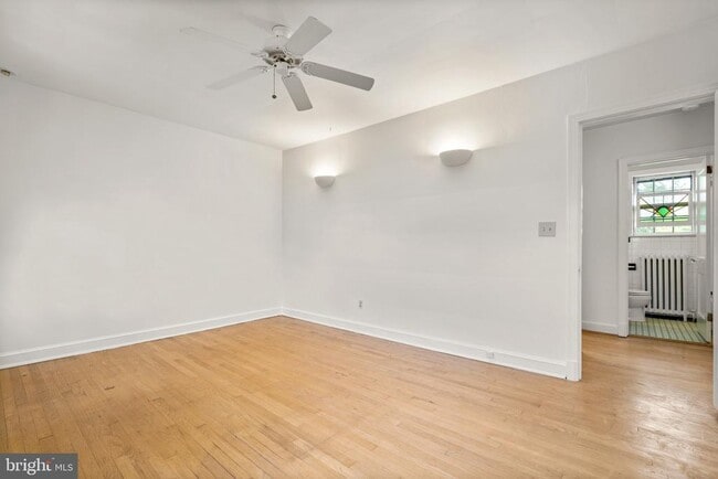 Building Photo - 11 E Rosemont Ave