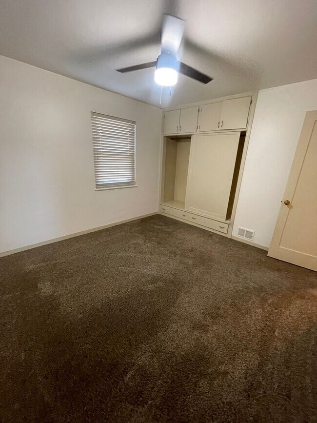 Building Photo - Single-story Home For Rent