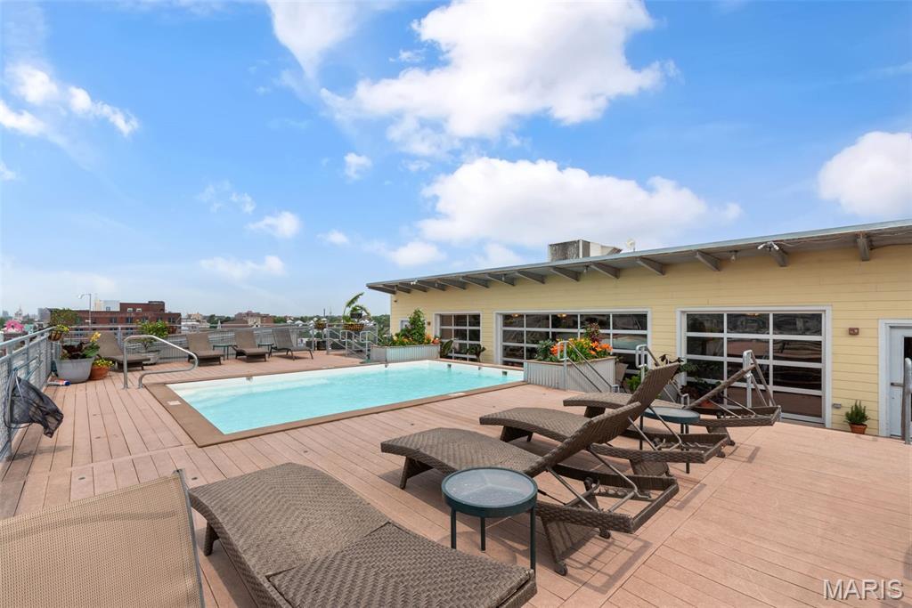 Building Photo - 2323 Locust St