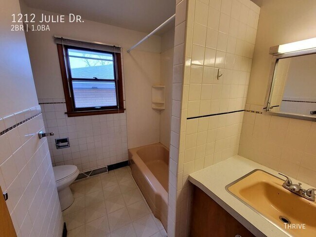 Building Photo - 1212 Julie Dr