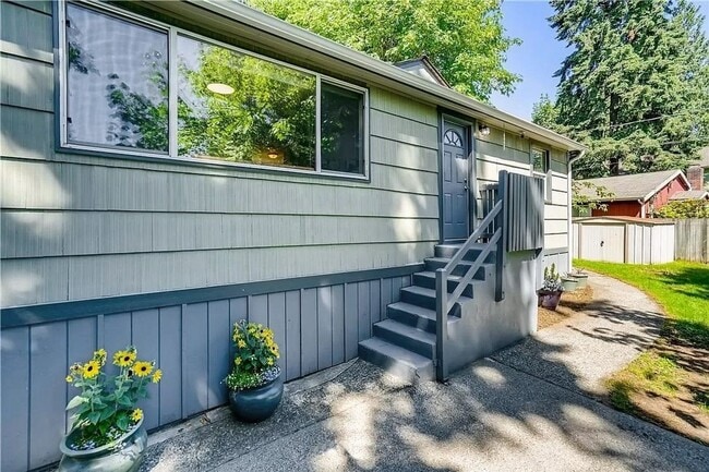 Building Photo - 3 BED 1 BATH SINGLE FAMILY FOR RENT