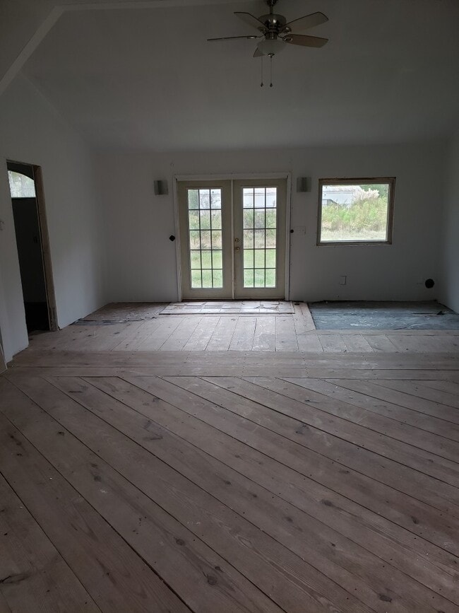 Building Photo - Available Now! Rent this 6 bedroom, 1 bathroom Home in Gaston!