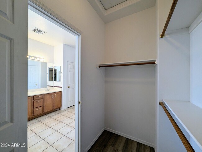 Building Photo - 1530 E Branham Ln