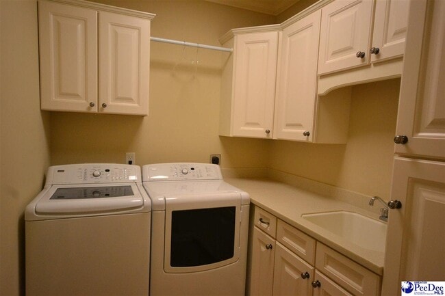 Building Photo - 3032 Drakeshore Dr