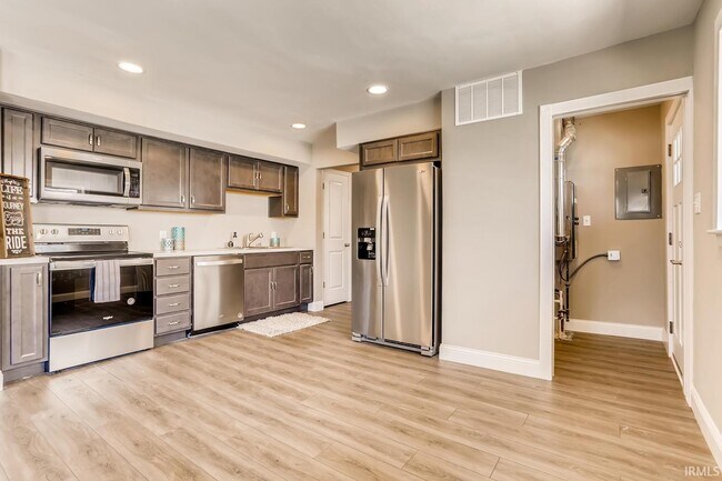 Building Photo - 2161 Washington Ave