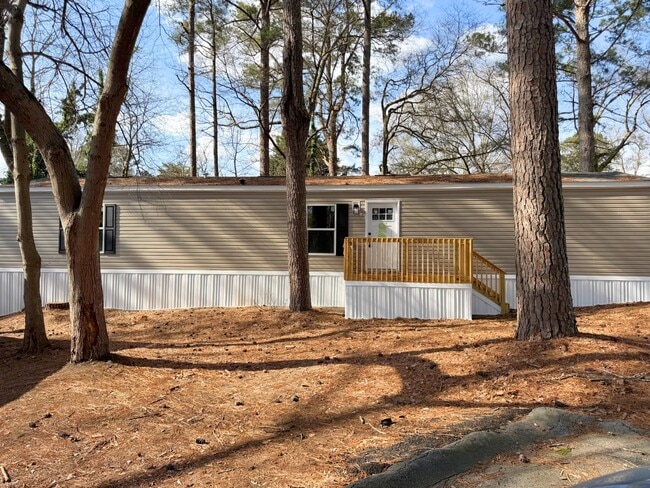 Building Photo - 82 Edinburgh Dr SW