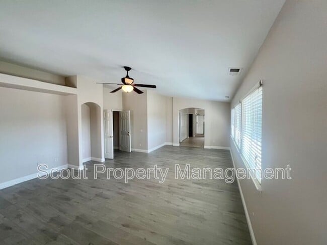 Building Photo - 33309 Morning View Dr