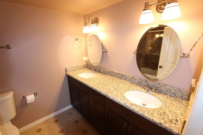 Building Photo - AVAILABLE NOW! Stunning Single-Level Flagstaff Home | Mountain Views & Private Backyard!