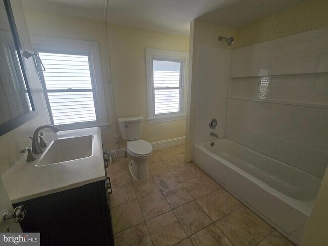 Building Photo - 81 Chestnut St