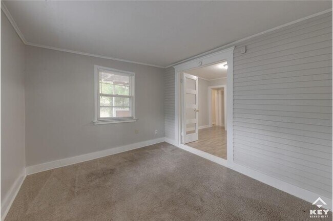 Building Photo - 705 S Pershing Ave