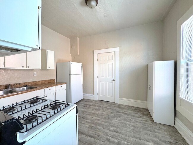 Building Photo - Central EL Paso(close to downtown) 1 bed/1 bath duplex. Water/Trash Service Included