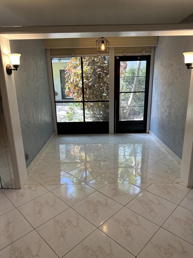 Building Photo - 14905 Wedgefield Dr