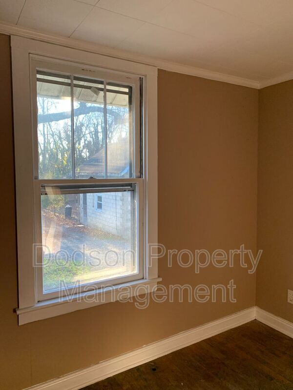 Building Photo - 901 E Nine Mile Rd