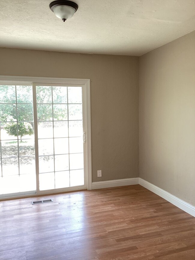 Building Photo - **NOW AVAILABLE!! COUNTRY HOME IN LOS BANOS