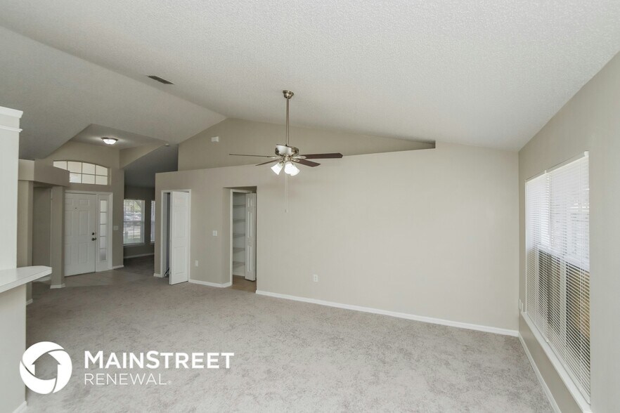 Building Photo - 2111 Buescher Hill St