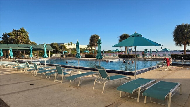 Building Photo - 300 Bayview Dr