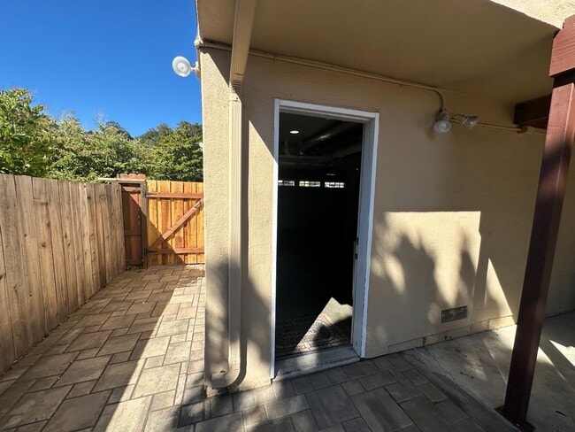 Building Photo - 2350 Rosewood Dr