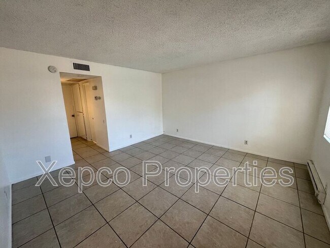 Building Photo - 556 E Chuckwalla Rd