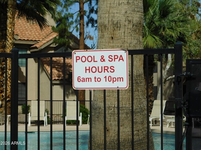 Building Photo - 1001 N Pasadena