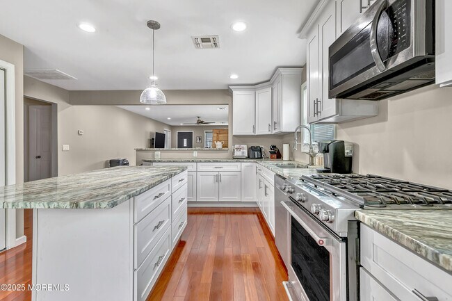 Building Photo - 14 Santiago Dr W