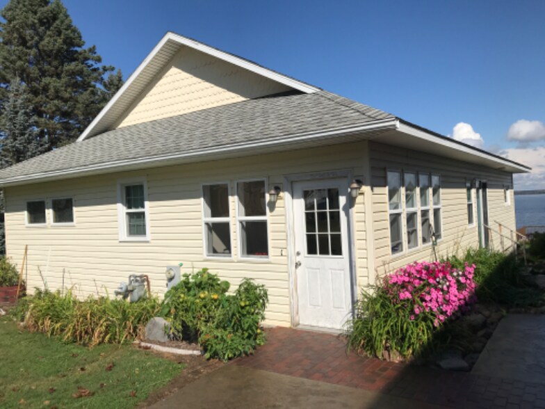 Building Photo - 6881 Deluxe Park