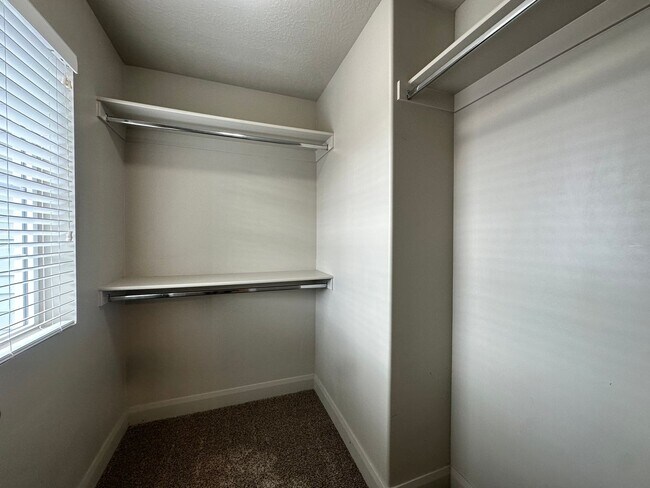 Building Photo - ** Move-in Discount** 3 Bedroom - 2.5 bathroom - in the heart of Cedar City!