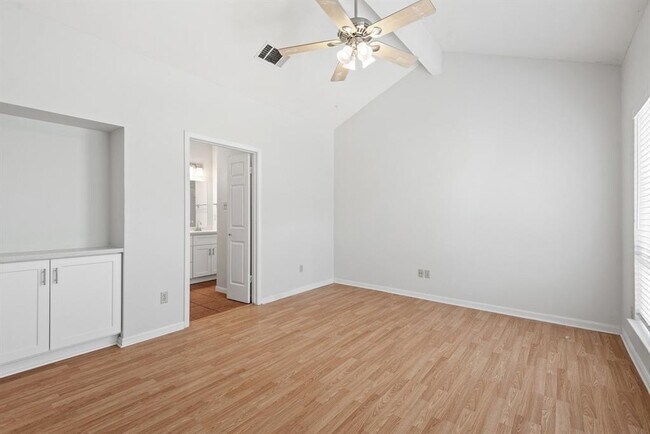 Building Photo - 307 Cuernavaca Dr N