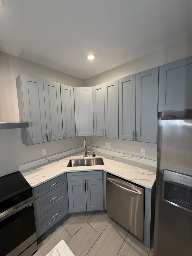 Building Photo - Bright & Spacious 3BR in The Grove – Walk to Shops & Dining!