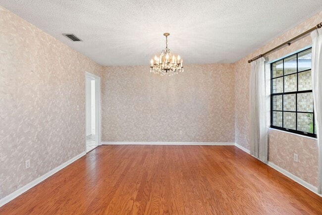 Building Photo - Spacious 4 Bedroom Ormond Beach Home with ...