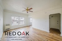 Building Photo - 454 S Catalina St