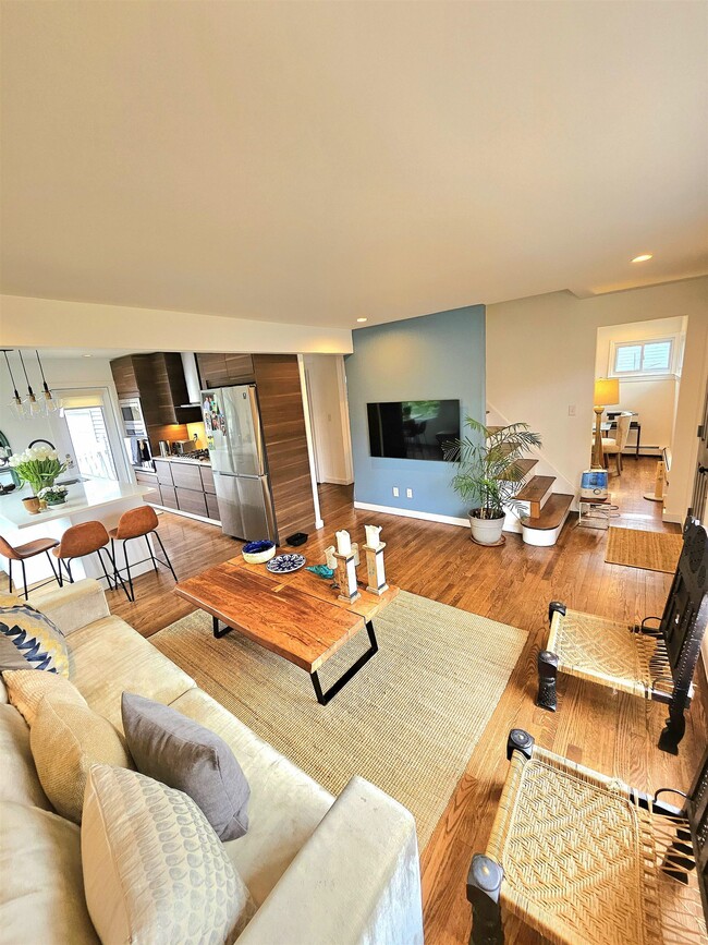 Building Photo - 301 E Glen Ave