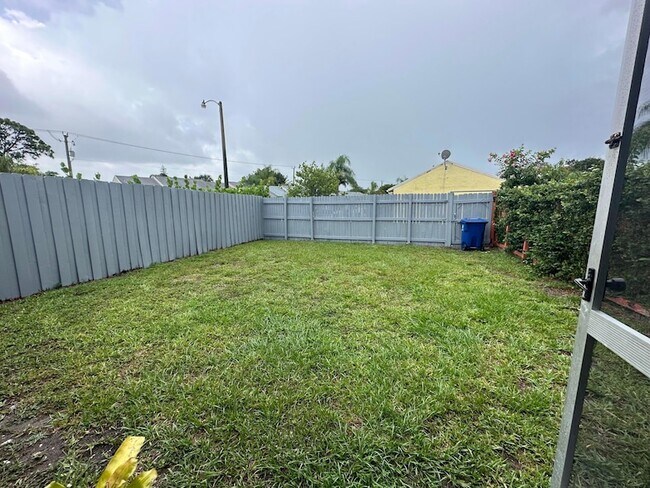 Building Photo - 139 Deerfield Ct