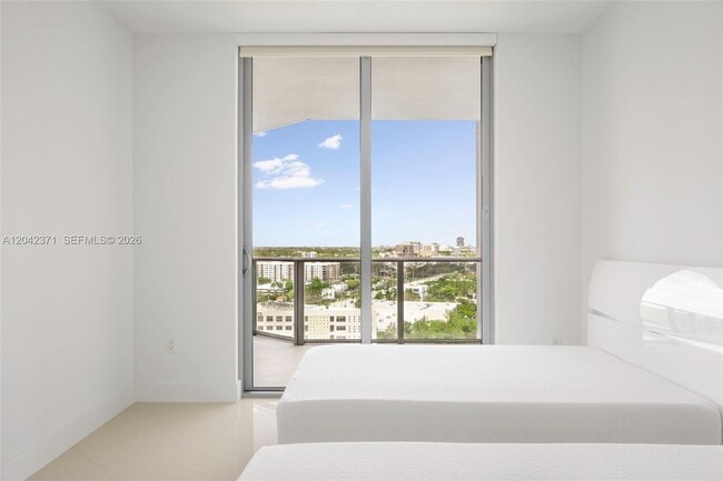 Building Photo - 17301 Biscayne Blvd