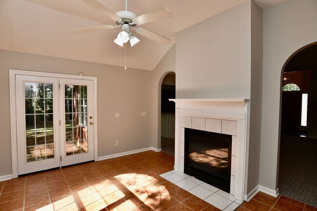 Building Photo - 121 Laurenburg Dr