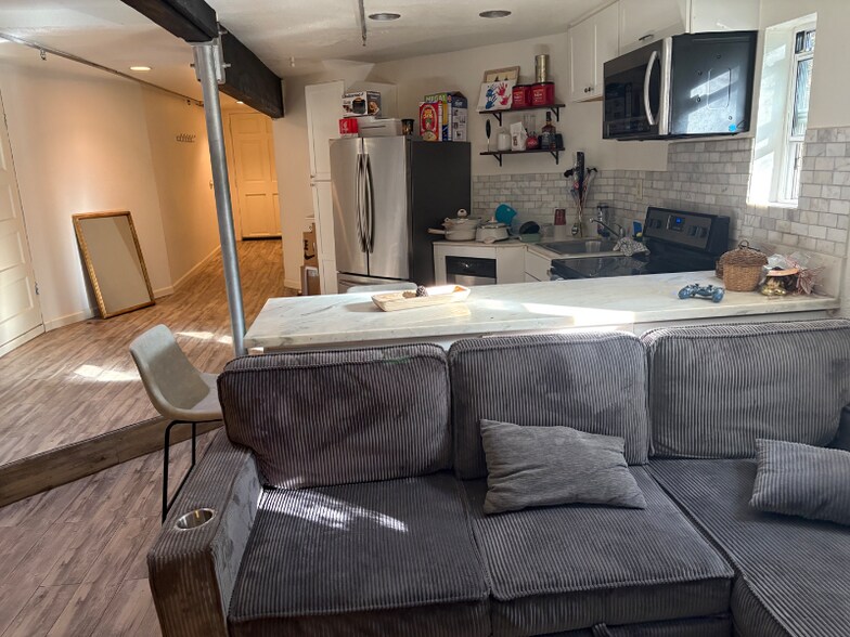 Building Photo - 1548 Le Flore Dr