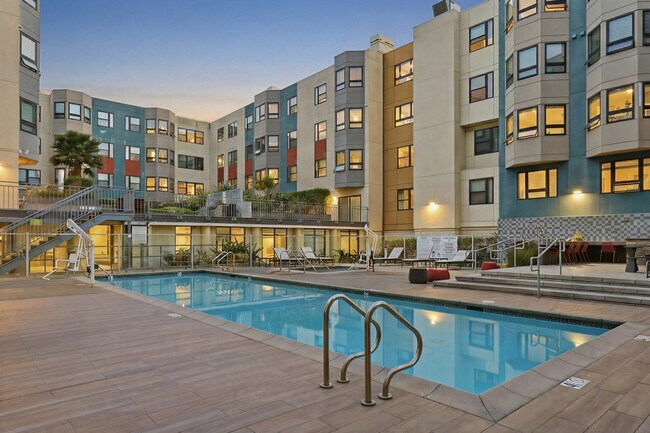 Building Photo - 2000 Post St