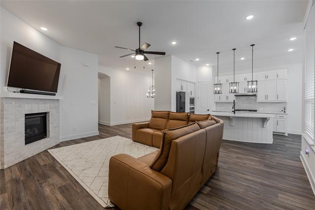 Building Photo - 3509 Mescalbean Dr