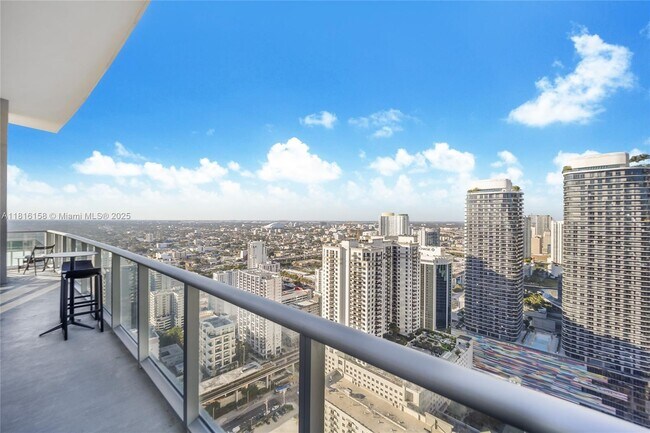 Building Photo - 1100S S Miami Ave