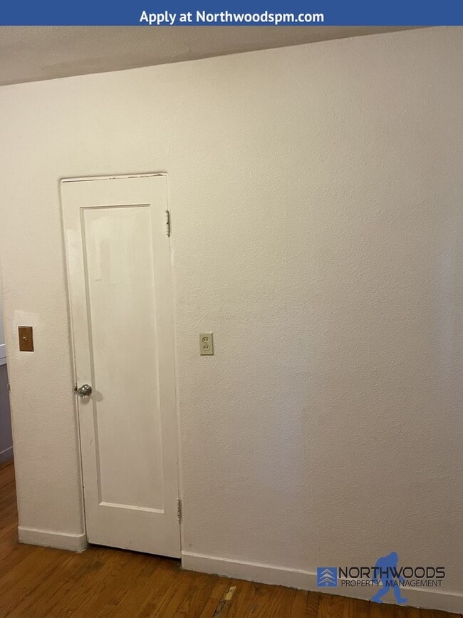 Building Photo - Great 2 Bedroom 1 Bath Cottage Style Home ...