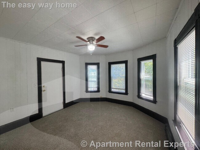 Building Photo - 53 Hinckley St