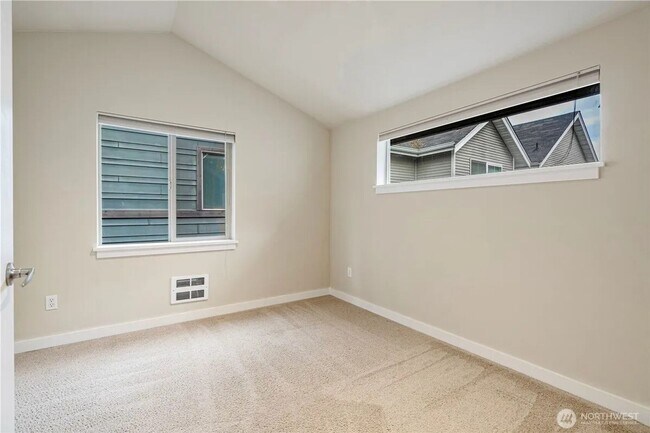 Building Photo - Urban Townhome in Lake City – 3B/2B, Garag...