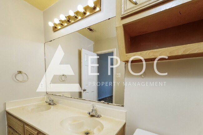 Building Photo - 2507 Lain Dr