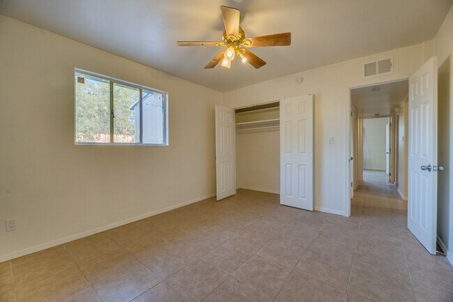 Building Photo - 2940 N Cherry Ave