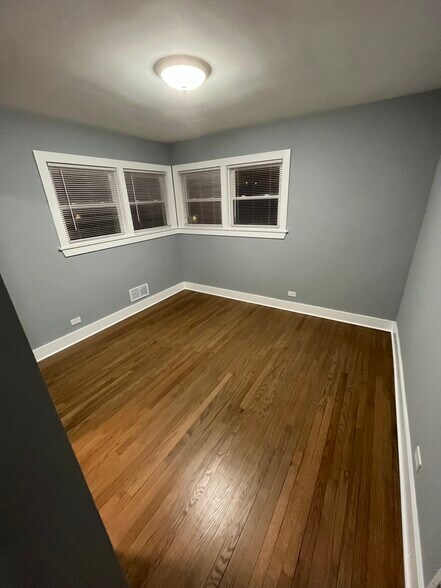 Building Photo - 8212 Kilpatrick Ave