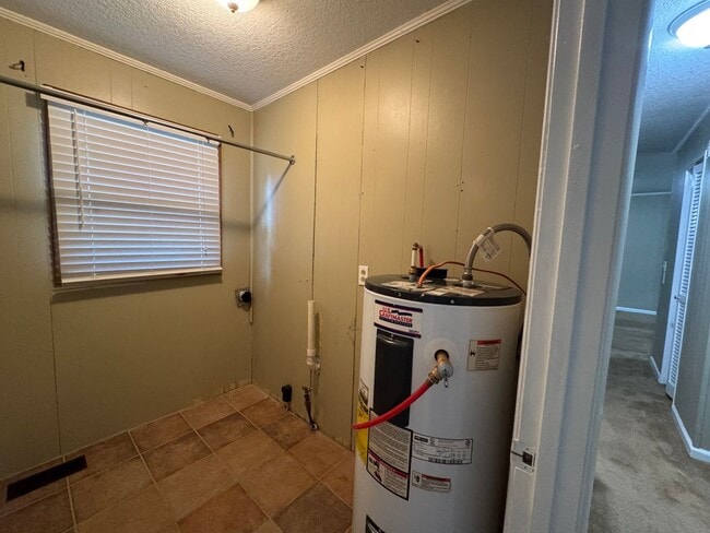 Building Photo - 2 Bedrooms- 1 Bathroom- House in Centre, AL!