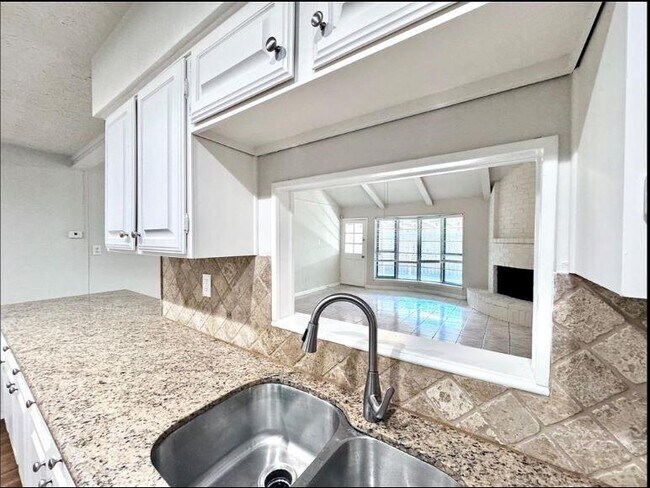 Building Photo - 9110 Gustine Ln