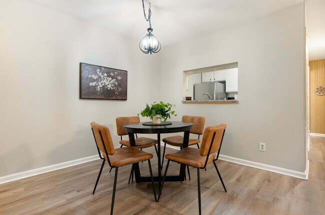 Building Photo - *PARK FLEX STAYS - FULLY FURNISHED* Welcome to your home base in South Durham!