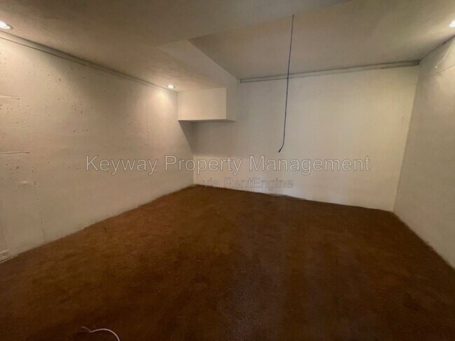 Building Photo - 880 Willow Lake