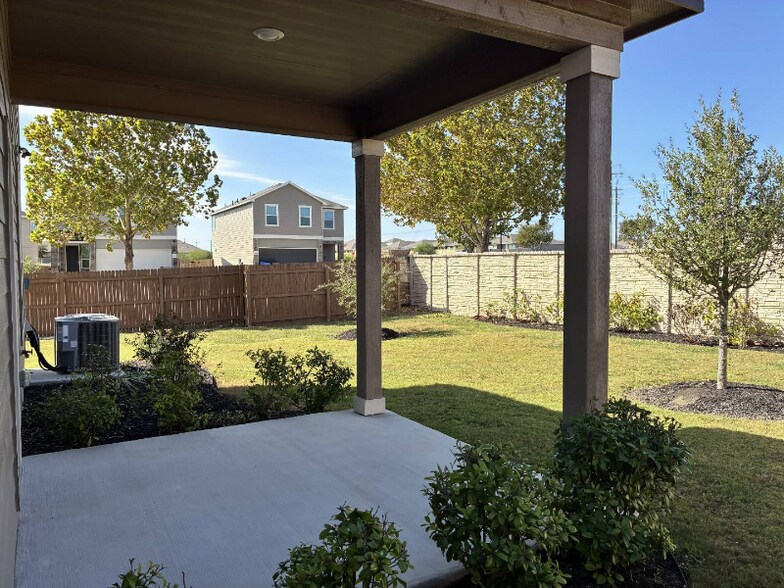 Building Photo - 104 Bass Ln